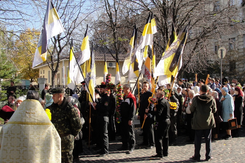 Fichier:Manifestation des partisans des Romanov.jpg