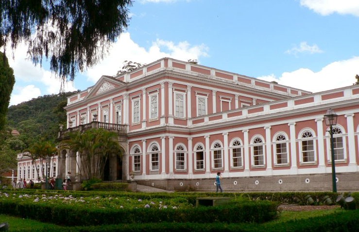 Fichier:Palais de Petropolis.jpg