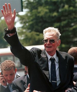 Fichier:Leka Ier en Juin 2002.jpg