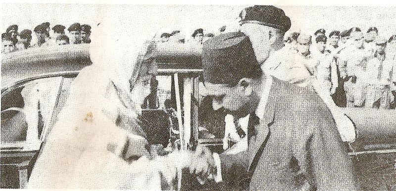 Fichier:Le Roi Idriss et son dernier Premier Ministre en 1969.jpg