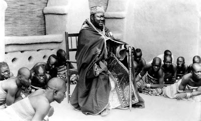 Fichier:VA 217 Ouagadougou Le moro Naba empereur des Mossis.jpg