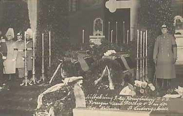 Fichier:Cercueil de Louis III.jpg
