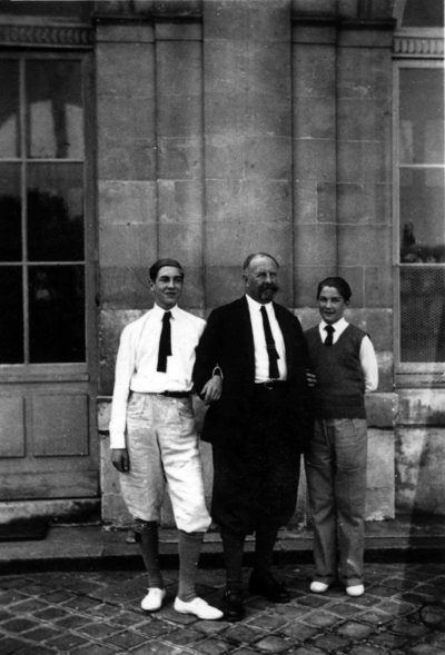 Fichier:Prince Pedro Gastao de Orleans e Bragance (left) with his father and younger brother.jpg