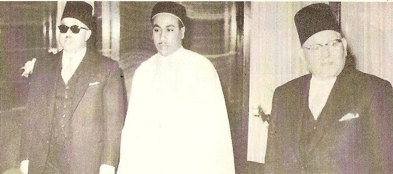 Fichier:Hassan Rida et le Premier Ministre Taher Bakeer.jpg