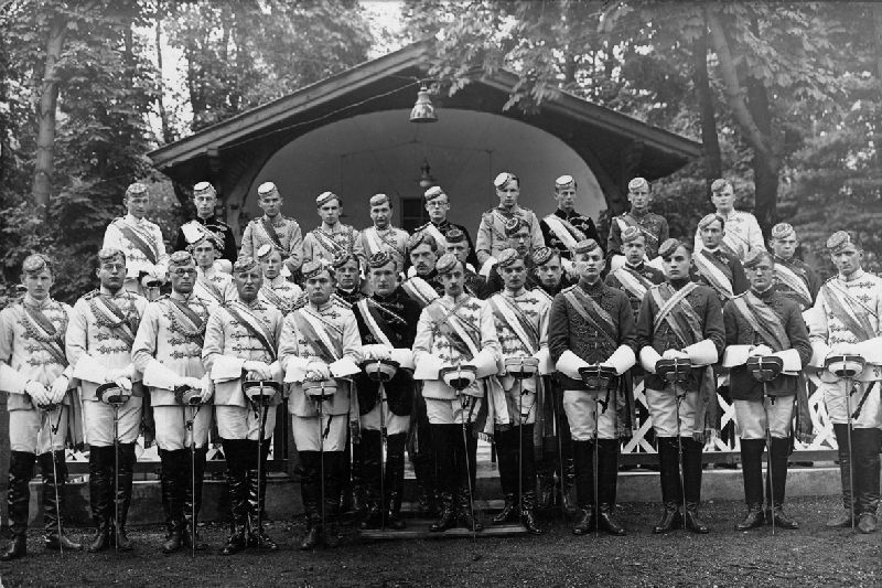 Fichier:Monarchistes autrichiens du Köl dans les années 20.jpg
